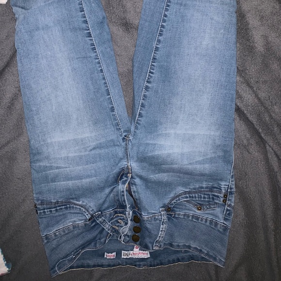 Wanna betta butt mid rise jeans -Size 8 - Picture 1 of 2